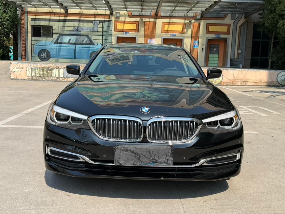 BMW 5-Series 2020 — фото автомобиля