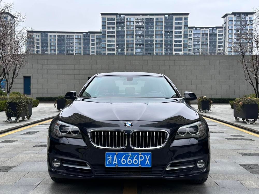 BMW 5-Series 2014 — фото автомобиля 1