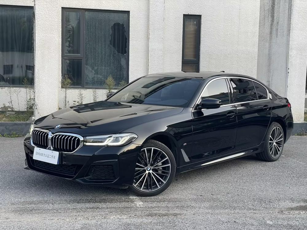 BMW 5-Series 2023 — фото автомобиля 1