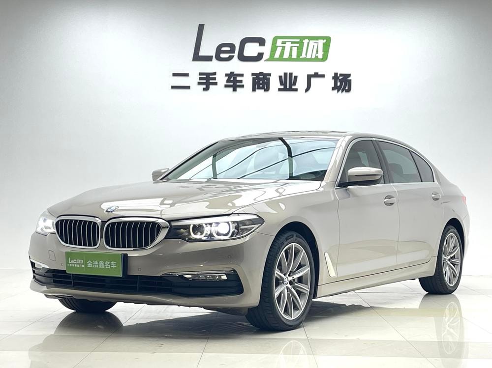 BMW 5-Series 2018 — фото автомобиля 1