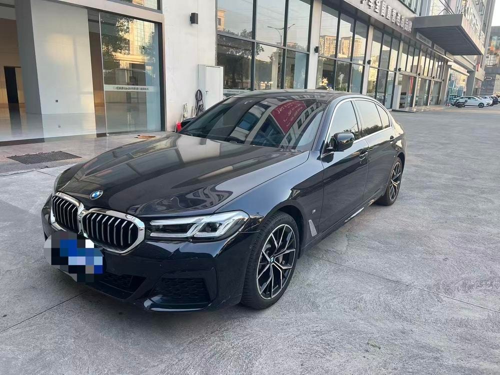 BMW 5-Series 2023 — фото автомобиля 1