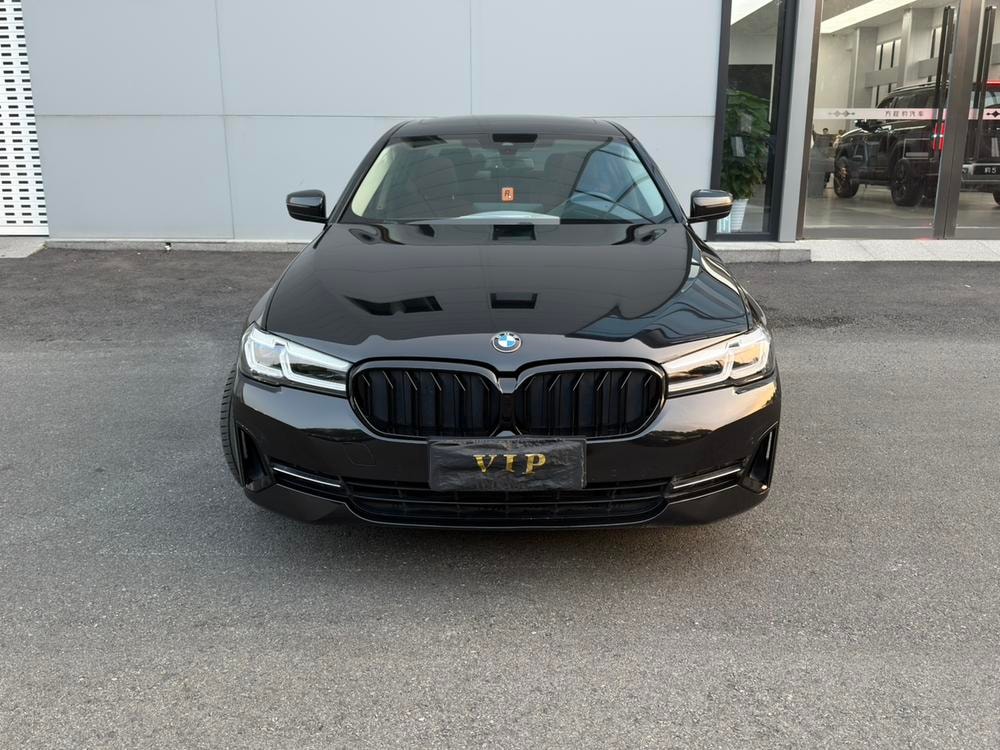 BMW 5-Series 2022 — фото автомобиля 1