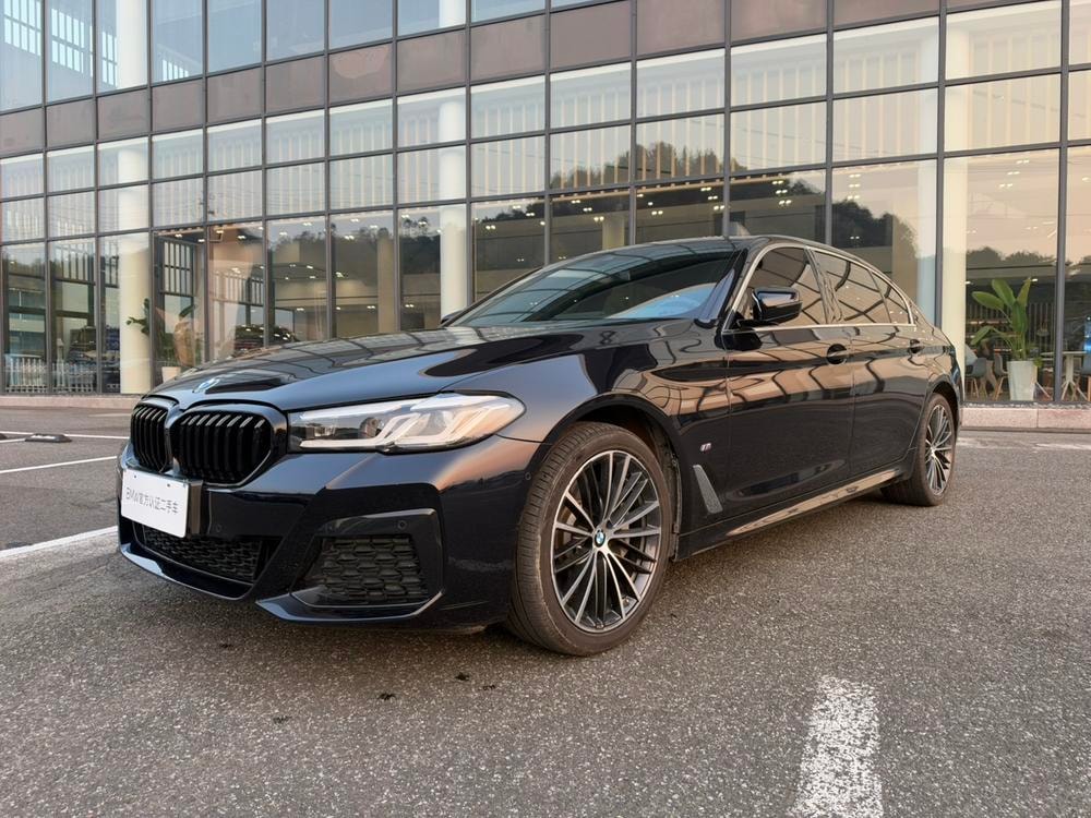 BMW 5-Series 2023 — фото автомобиля 1