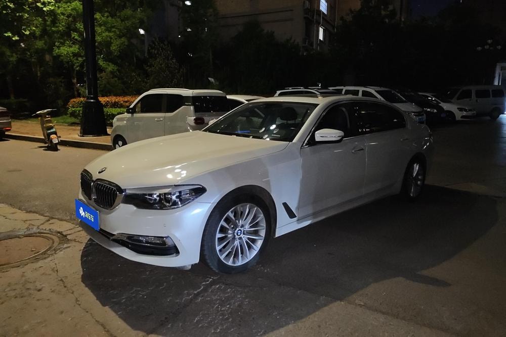 BMW 5-Series 2018 — фото автомобиля 1
