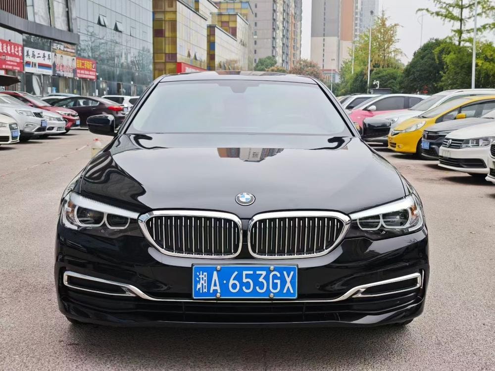 BMW 5-Series 2019 — фото автомобиля