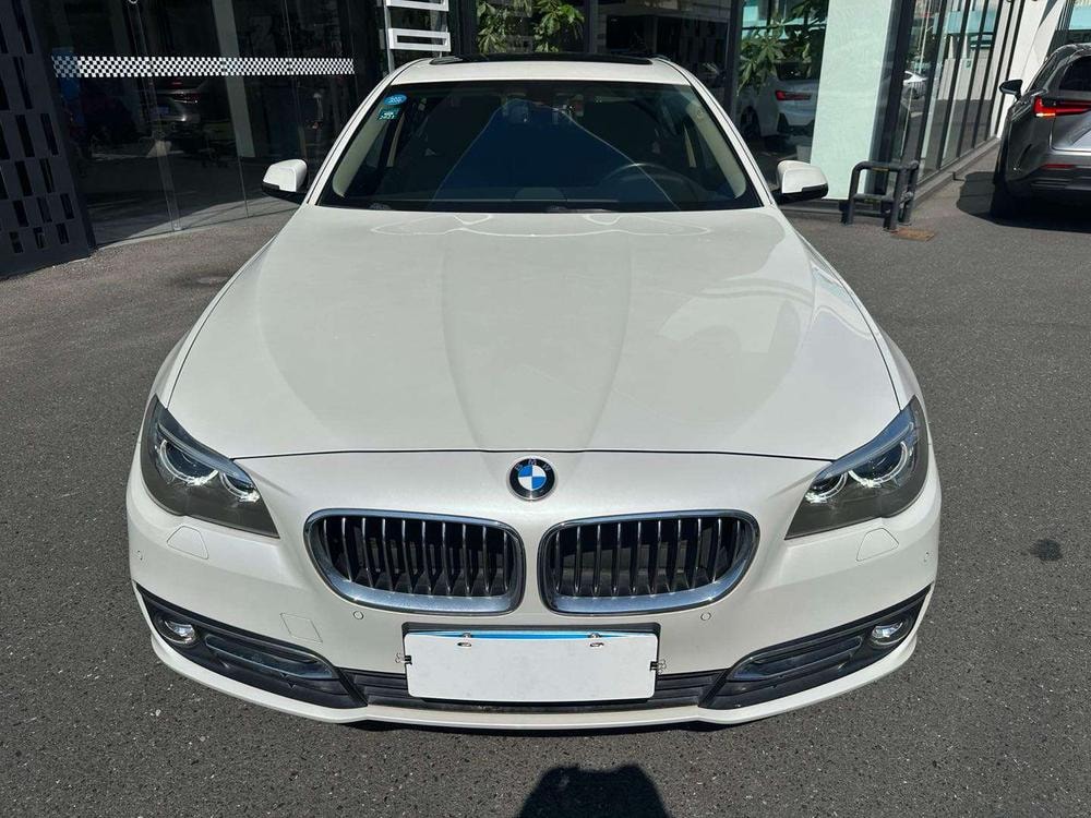 BMW 5-Series 2017 — фото автомобиля 1
