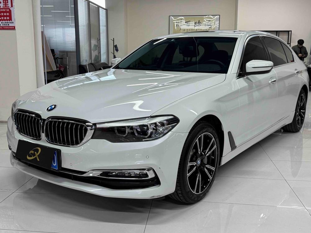 BMW 5-Series 2018 — фото автомобиля