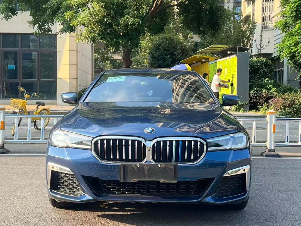 BMW 5-Series 2021 — фото автомобиля