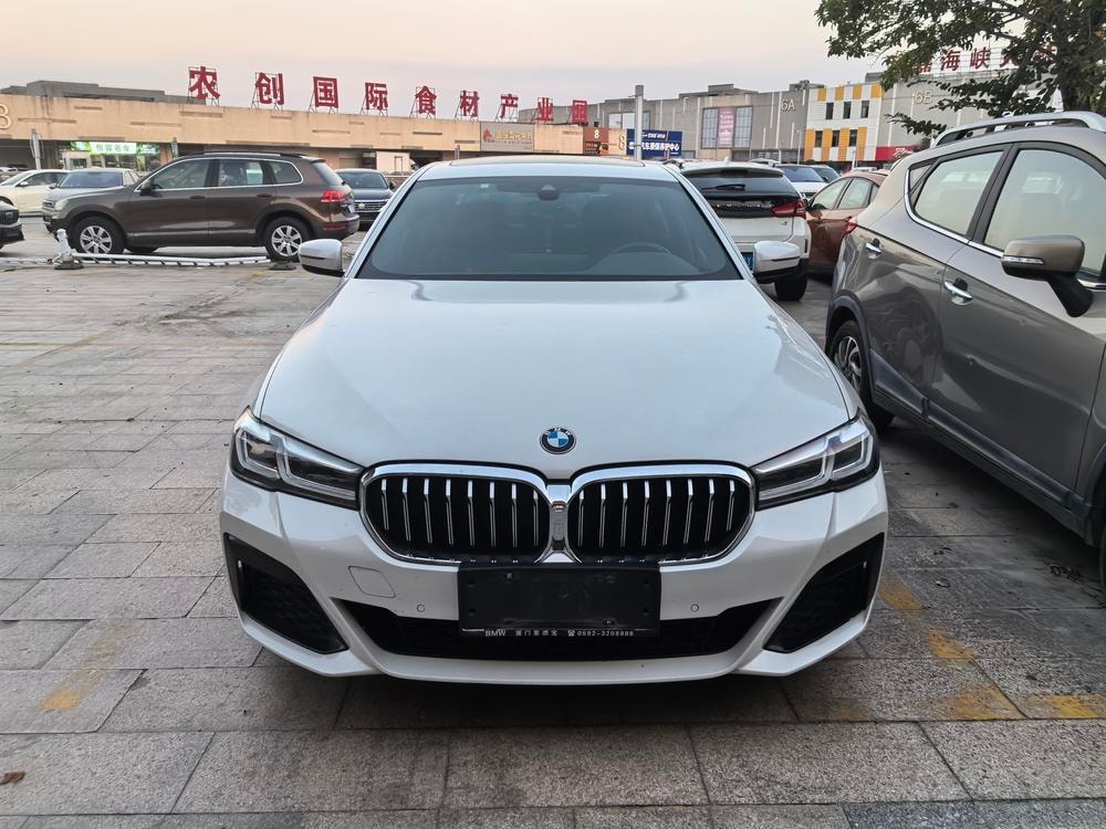 BMW 5-Series 2022 — фото автомобиля 1
