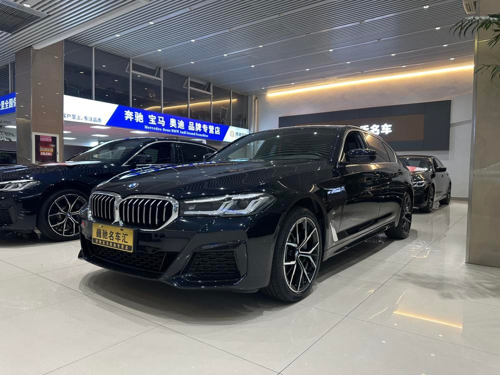 BMW 5-Series 2022 — фото автомобиля