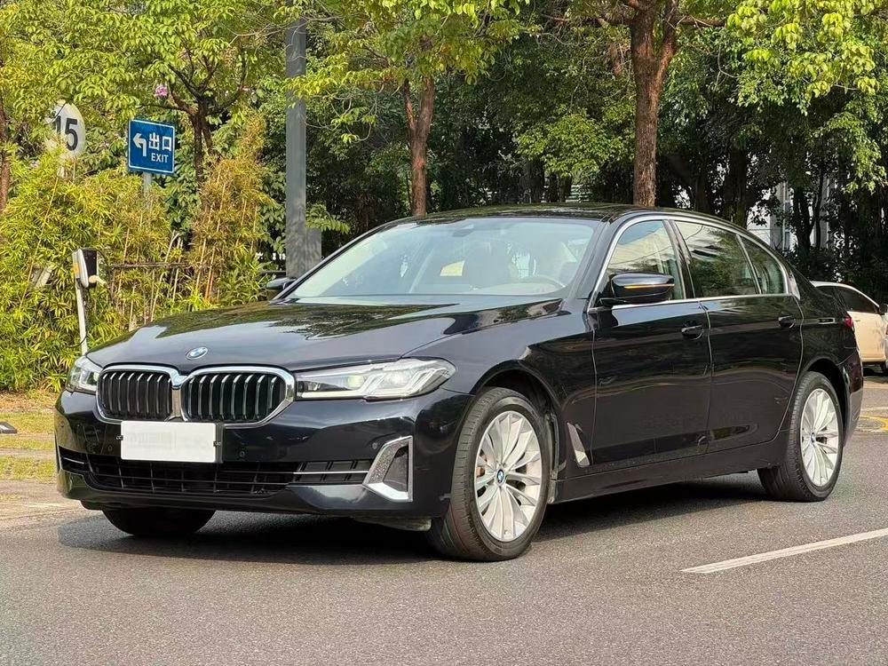 BMW 5-Series 2022 — фото автомобиля