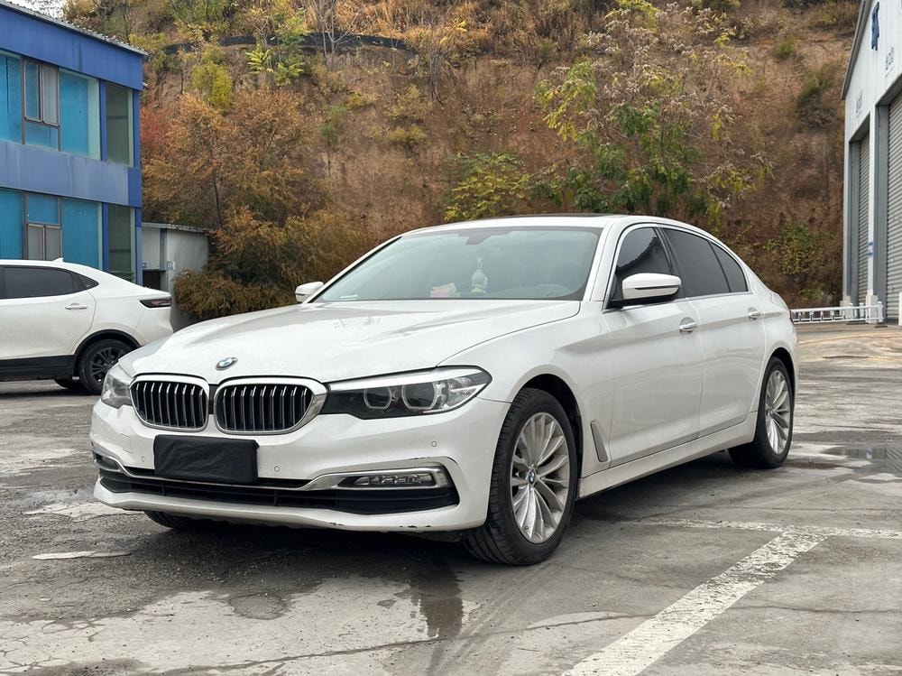 BMW 5-Series 2018 — фото автомобиля 1