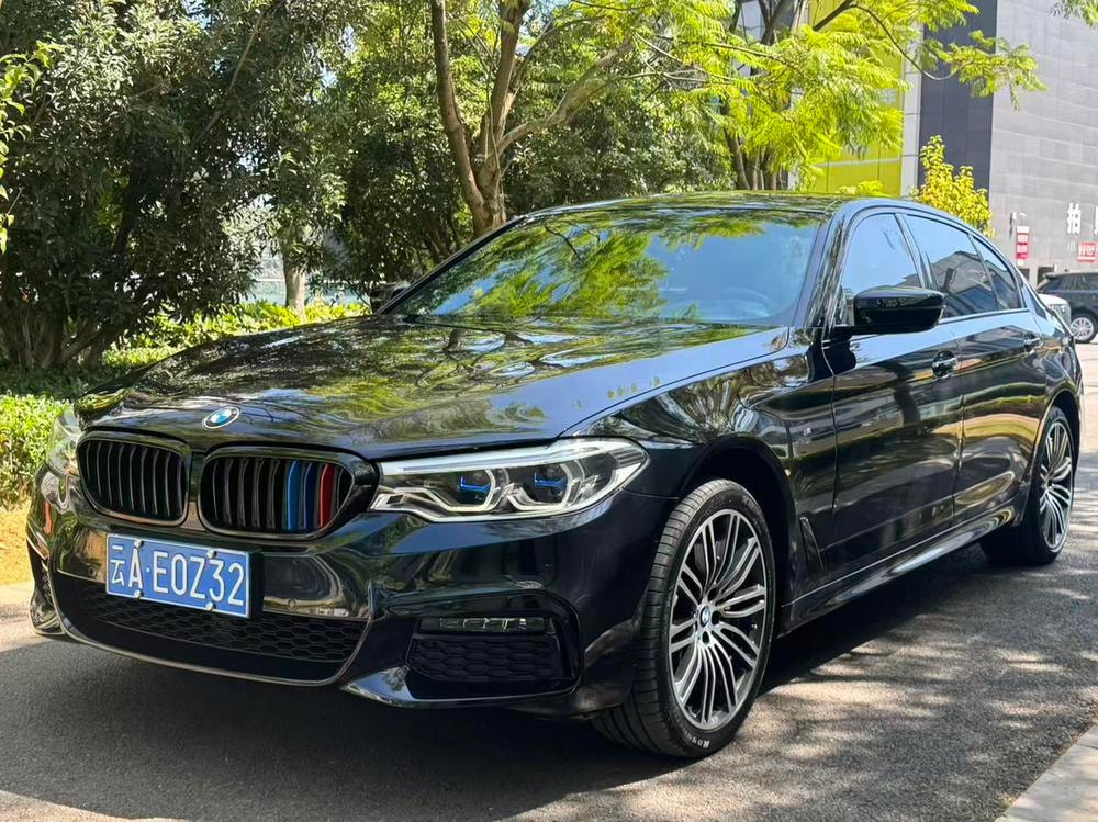 BMW 5-Series 2019 — фото автомобиля