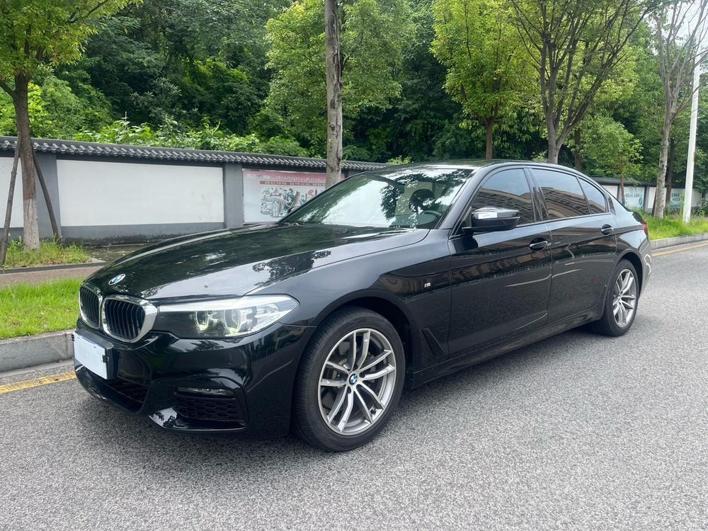 BMW 5-Series 2019 — фото автомобиля