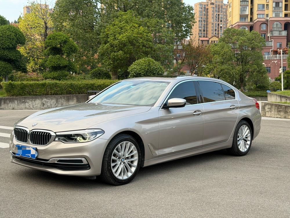 BMW 5-Series 2020 — фото автомобиля