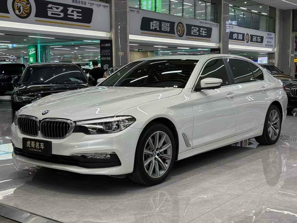 BMW 5-Series 2018 — фото автомобиля