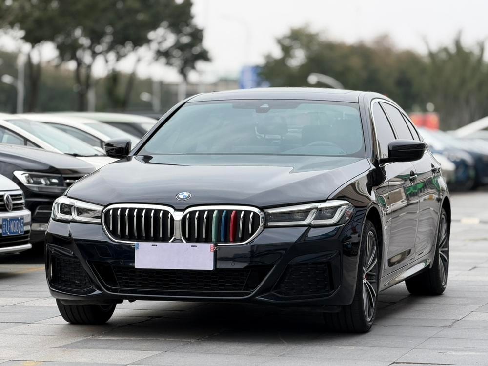 BMW 5-Series 2023 — фото автомобиля