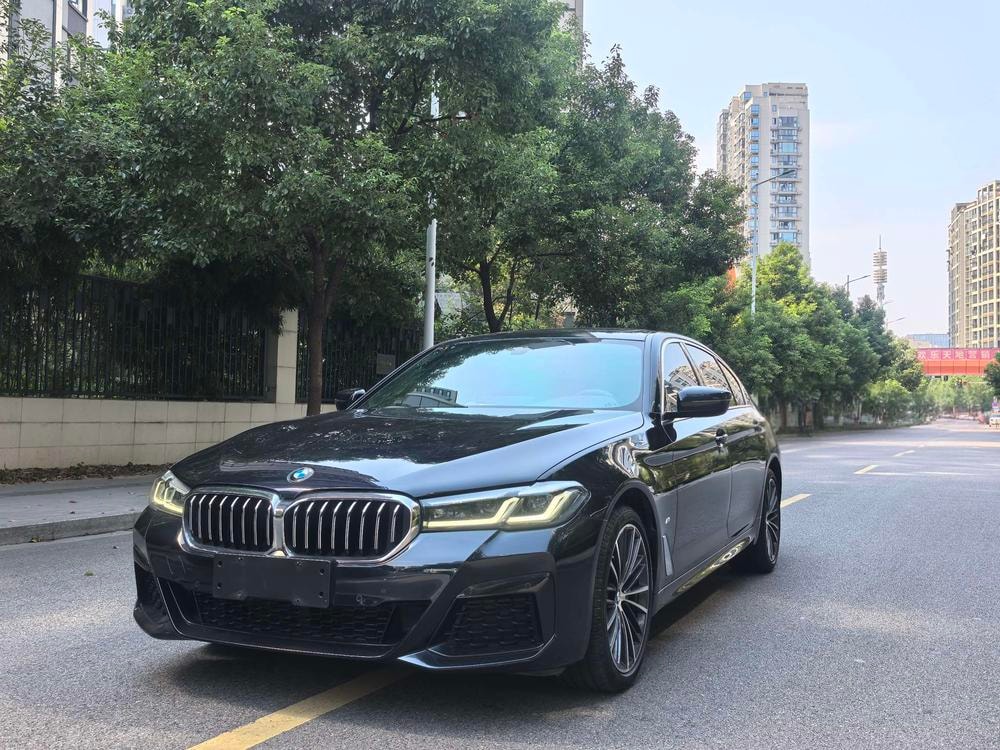BMW 5-Series 2022 — фото автомобиля