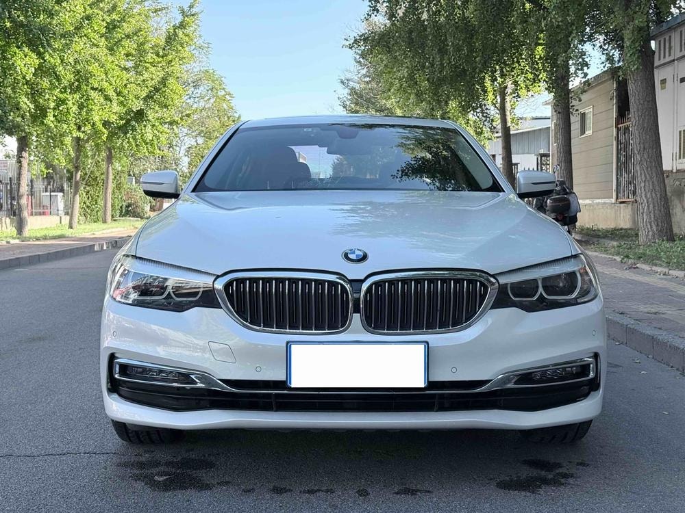 BMW 5-Series 2019 — фото автомобиля