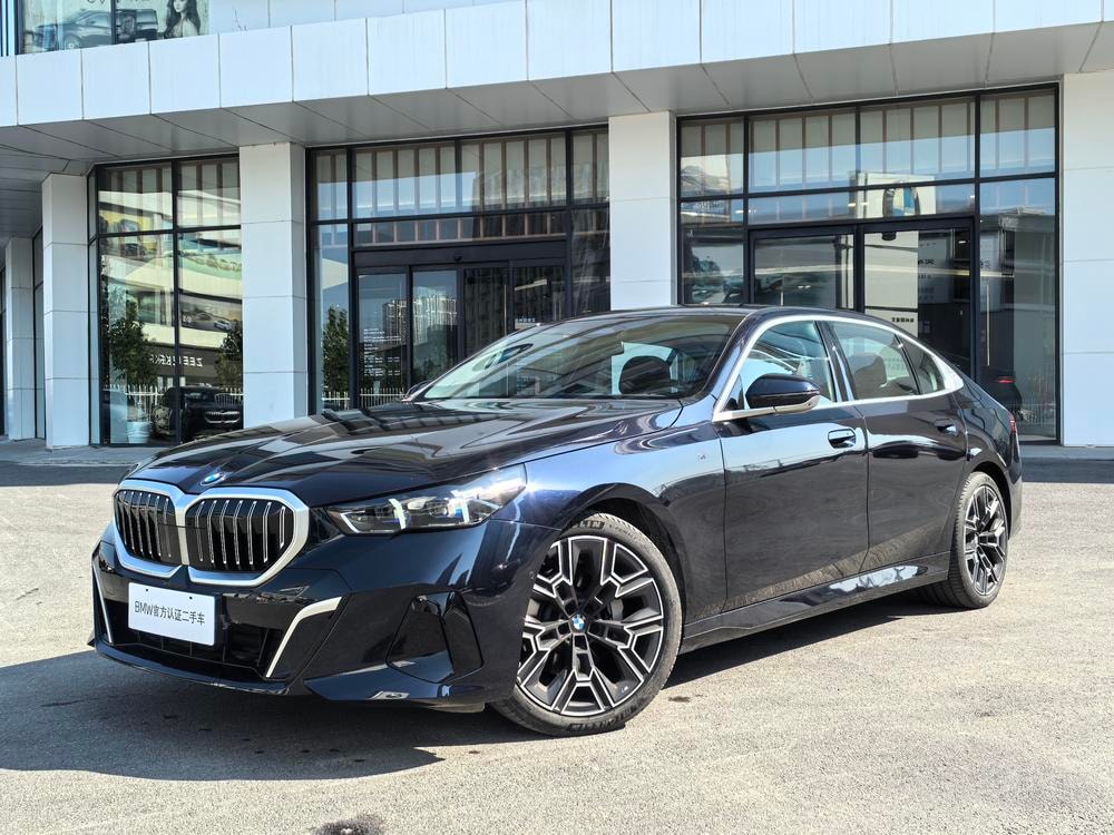 BMW 5-Series 2025 — фото автомобиля