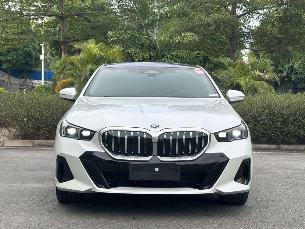 BMW 5-Series 2026 — фото автомобиля