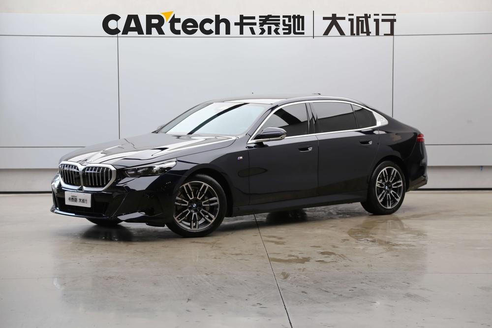 BMW 5-Series 2025 — фото автомобиля