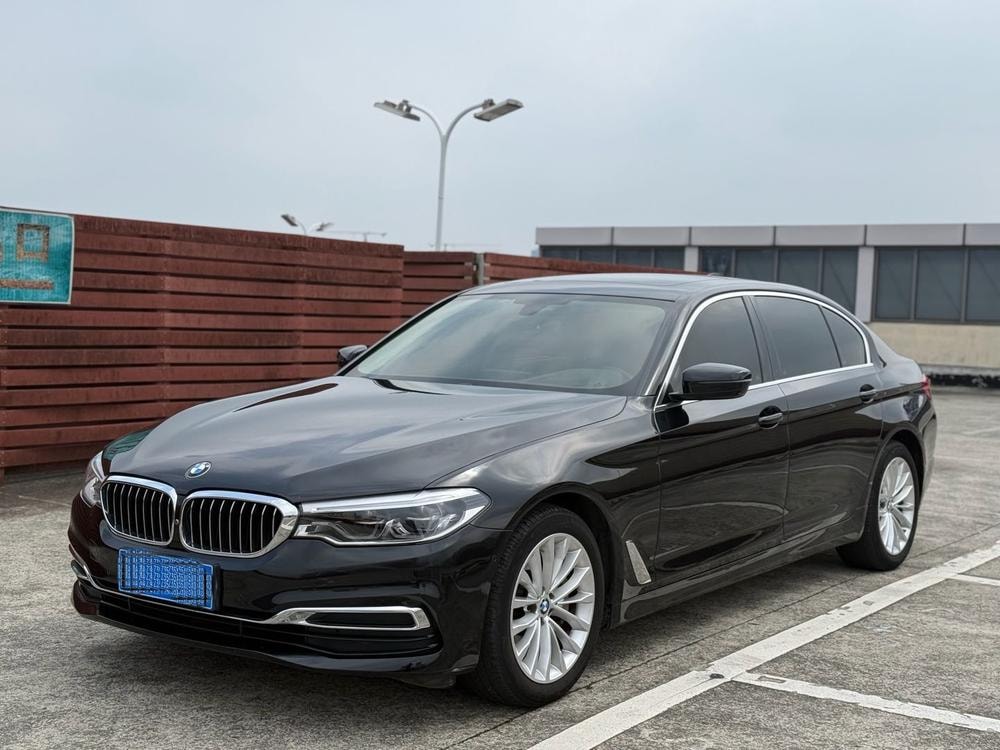 BMW 5-Series 2019 — фото автомобиля