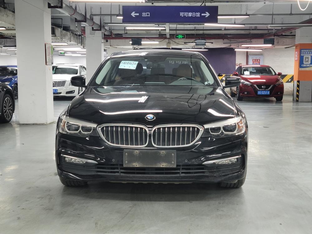 BMW 5-Series 2018 — фото автомобиля