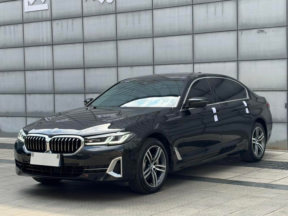 BMW 5-Series 2023 — фото автомобиля