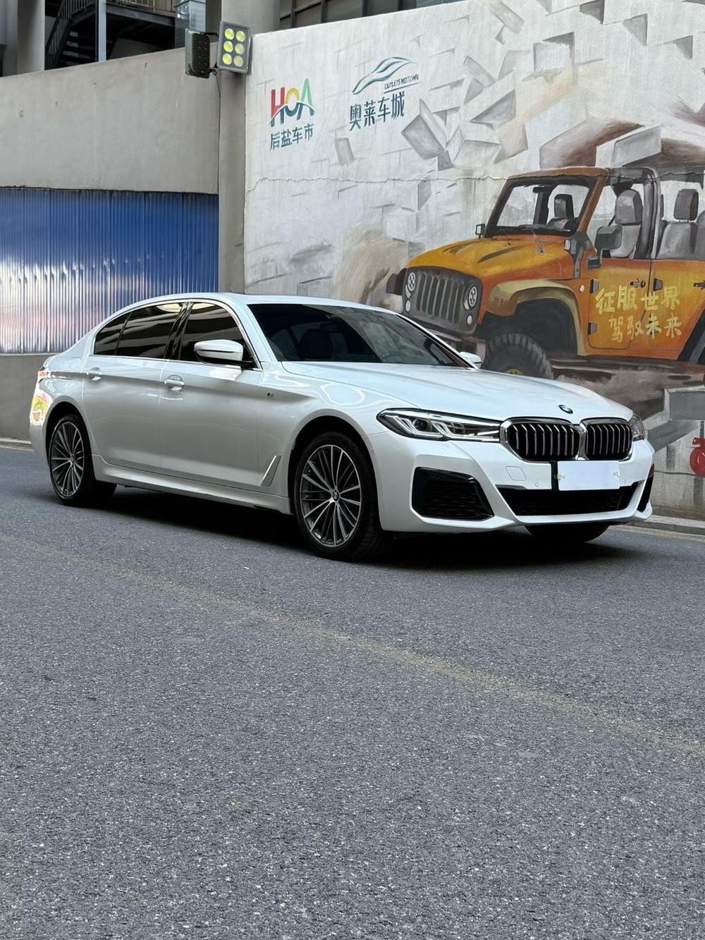 BMW 5-Series 2022 — фото автомобиля