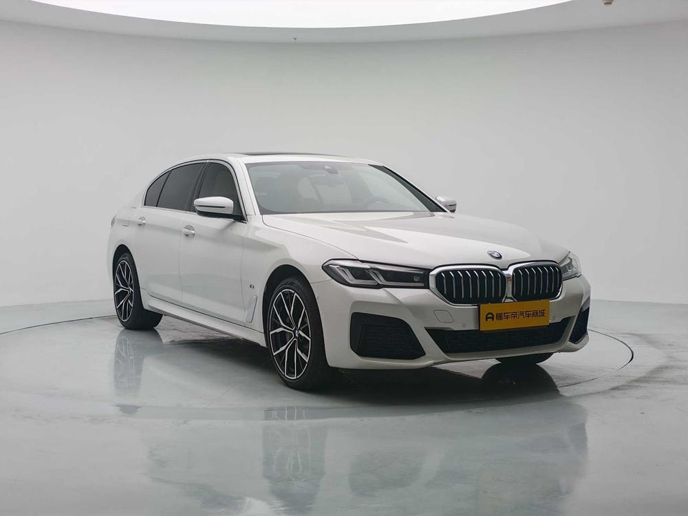 BMW 5-Series 2023 — фото автомобиля