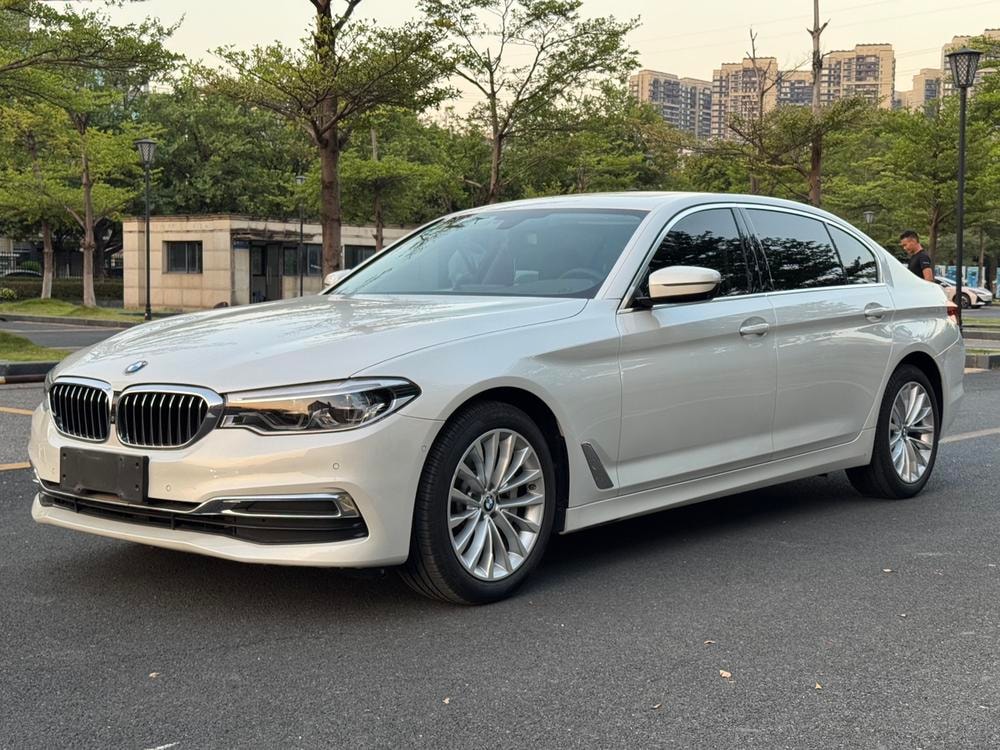 BMW 5-Series 2020 — фото автомобиля