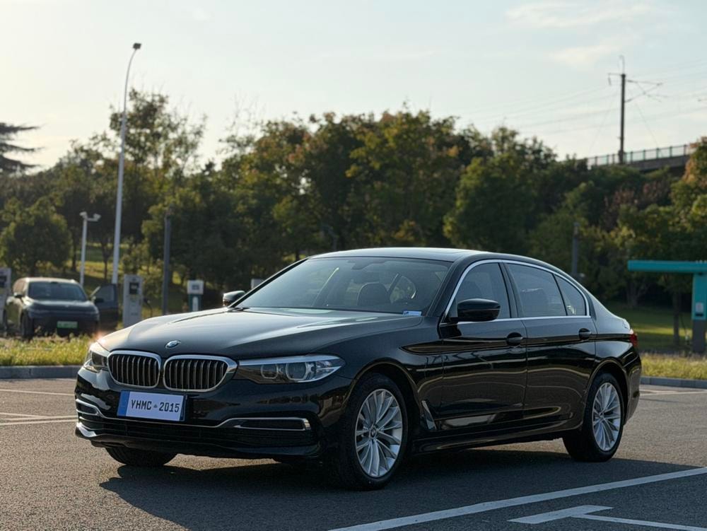 BMW 5-Series 2020 — фото автомобиля