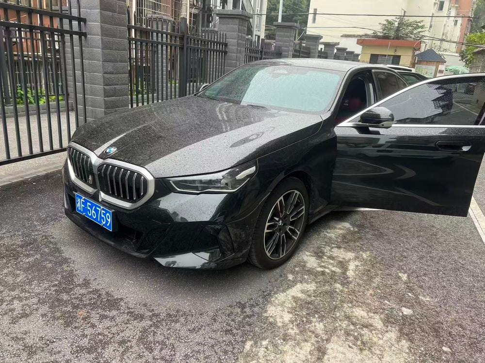 BMW 5-Series 2026 — фото автомобиля