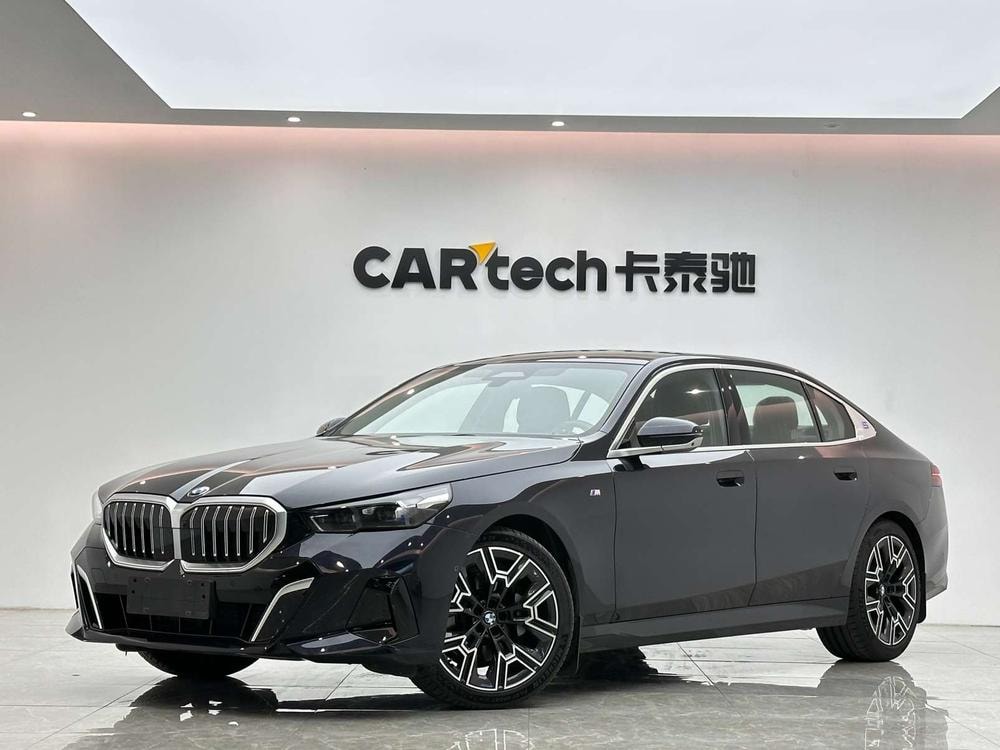 BMW 5-Series 2024 — фото автомобиля
