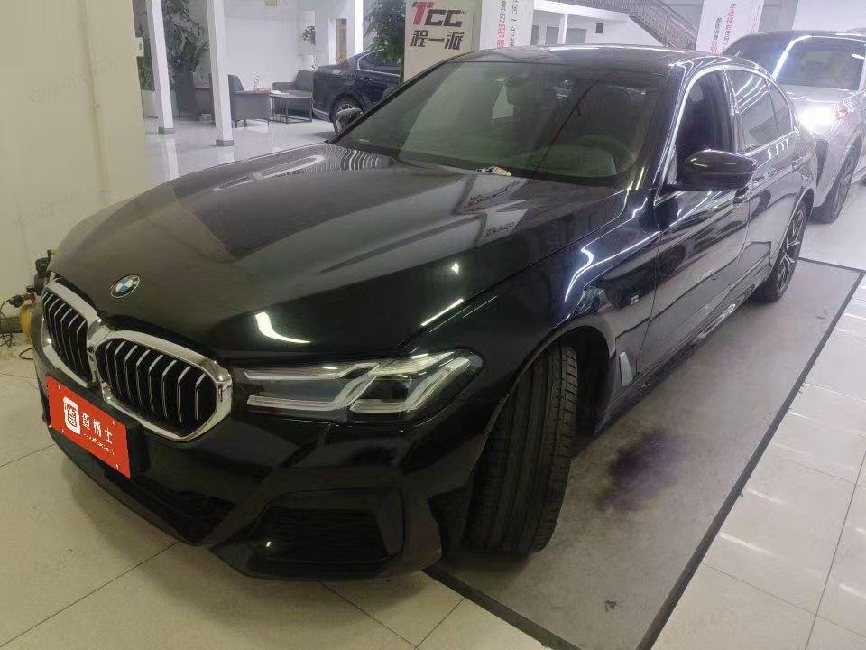 BMW 5-Series 2021 — фото автомобиля