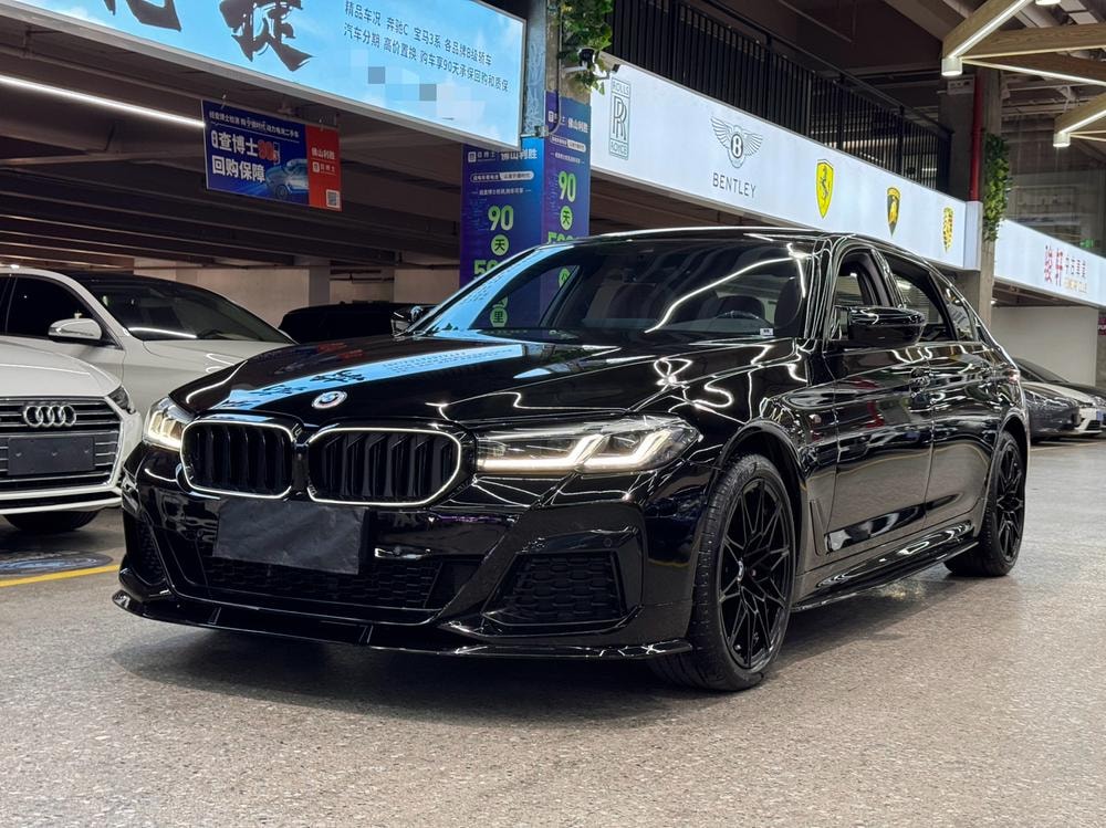 BMW 5-Series 2022 — фото автомобиля