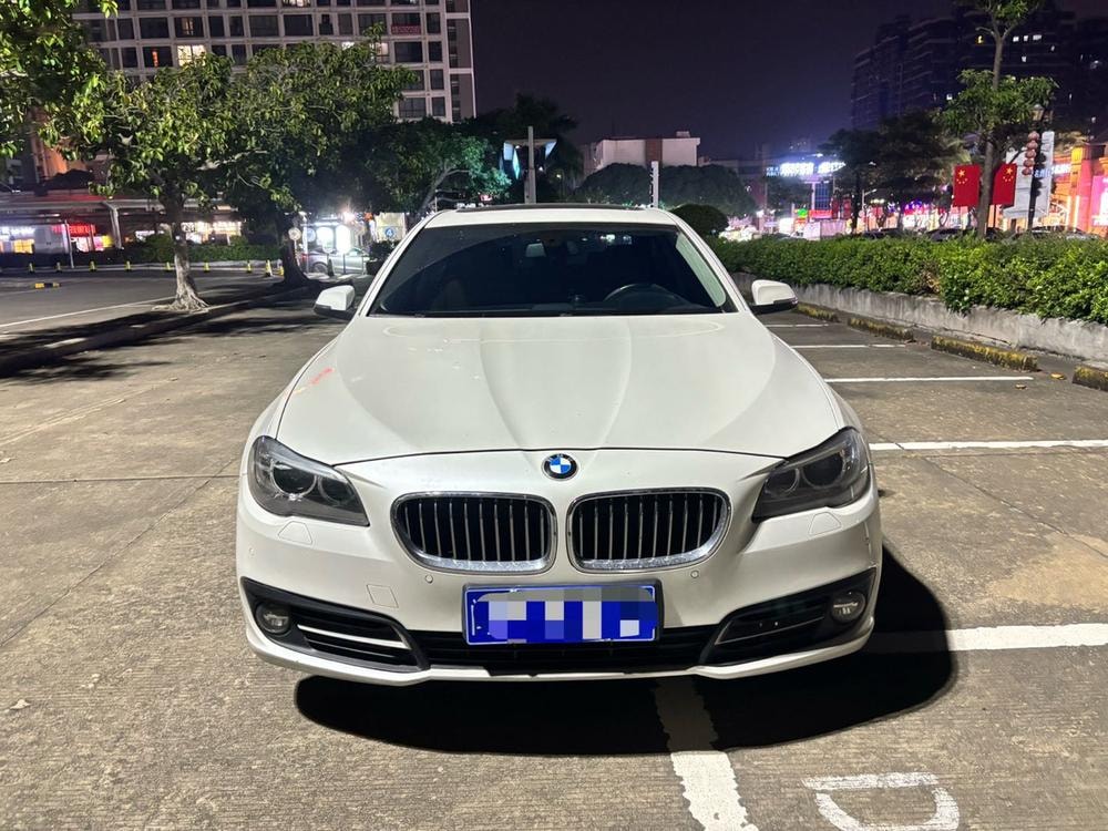 BMW 5-Series 2017 — фото автомобиля