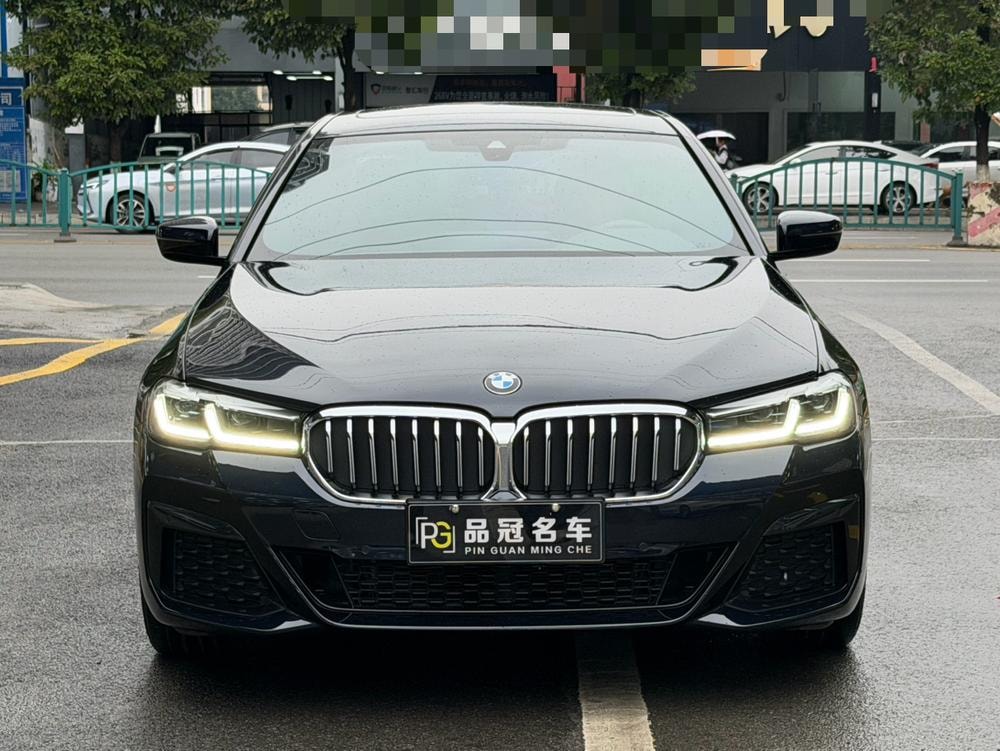 BMW 5-Series 2023 — фото автомобиля