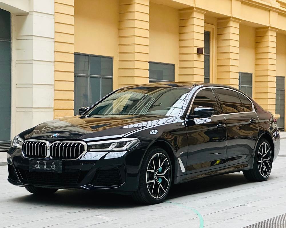 BMW 5-Series 2022 — фото автомобиля