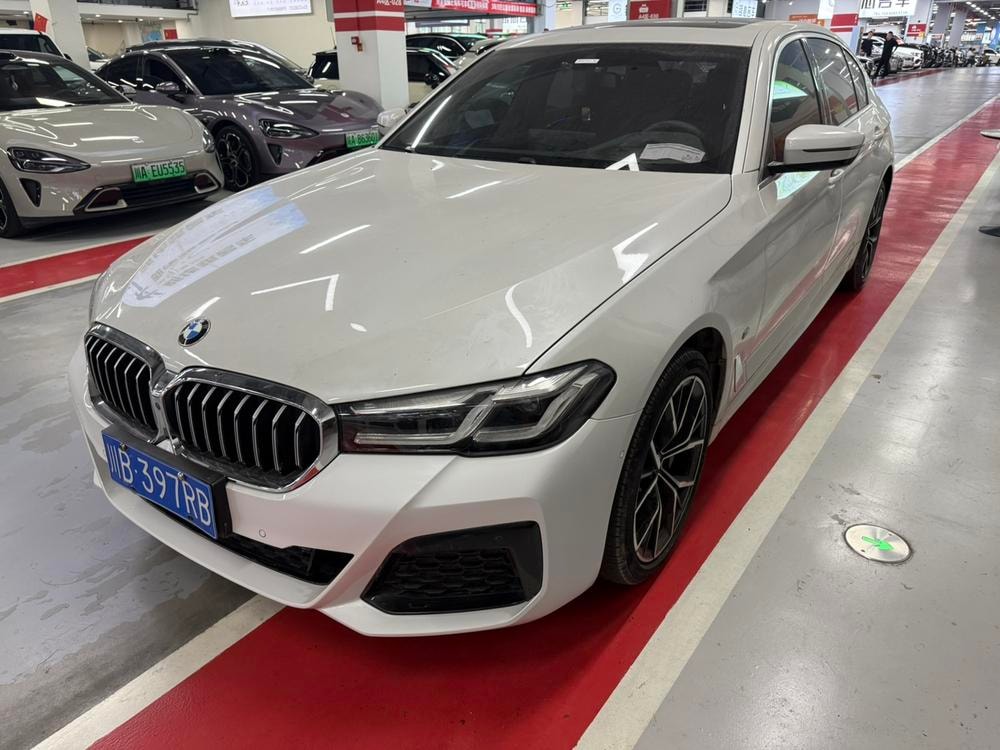 BMW 5-Series 2021 — фото автомобиля