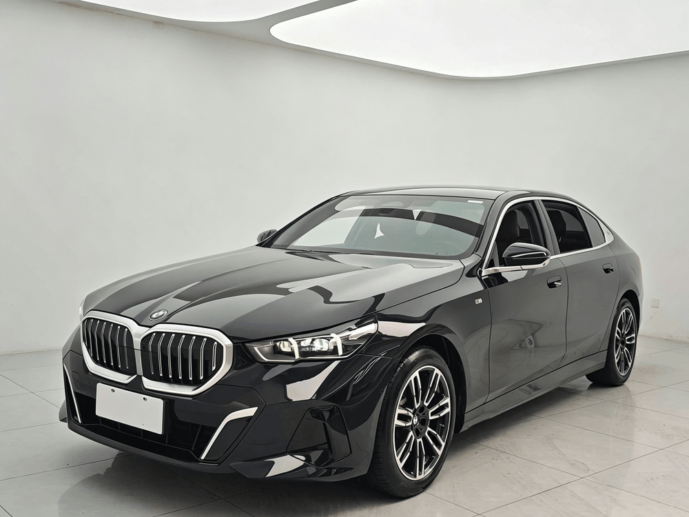 BMW 5-Series 2024 — фото автомобиля
