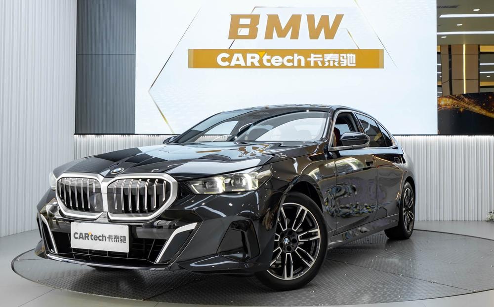BMW 5-Series 2024 — фото автомобиля