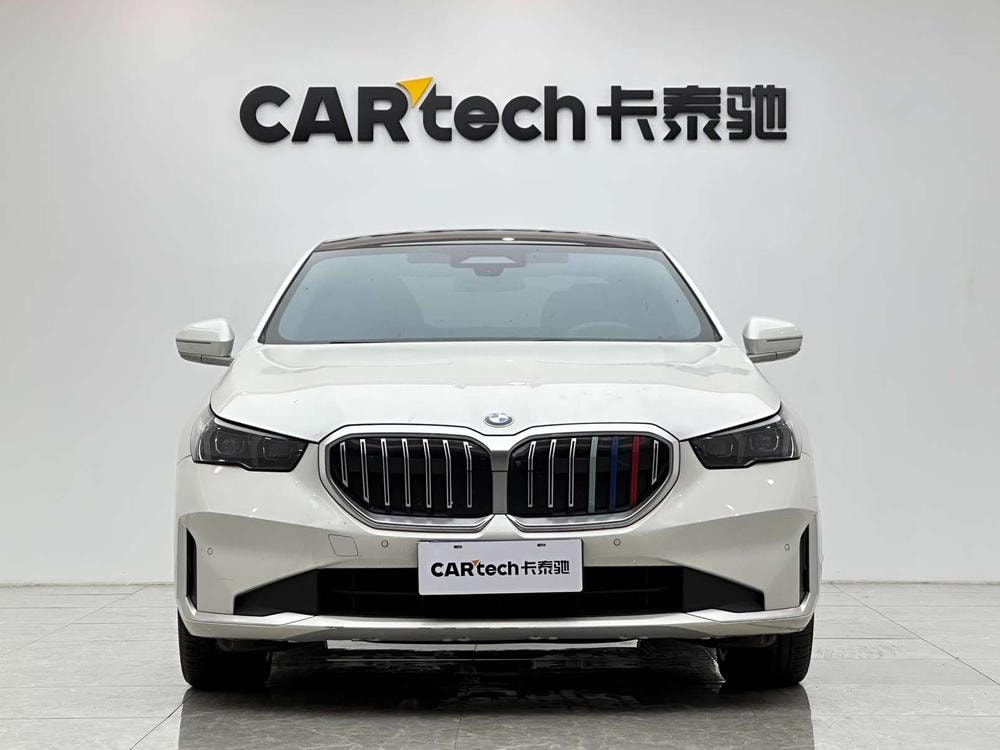 BMW 5-Series 2024 — фото автомобиля