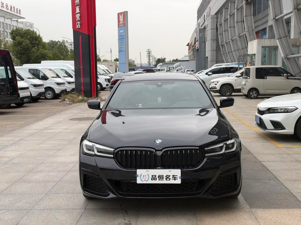 BMW 5-Series 2022 — фото автомобиля