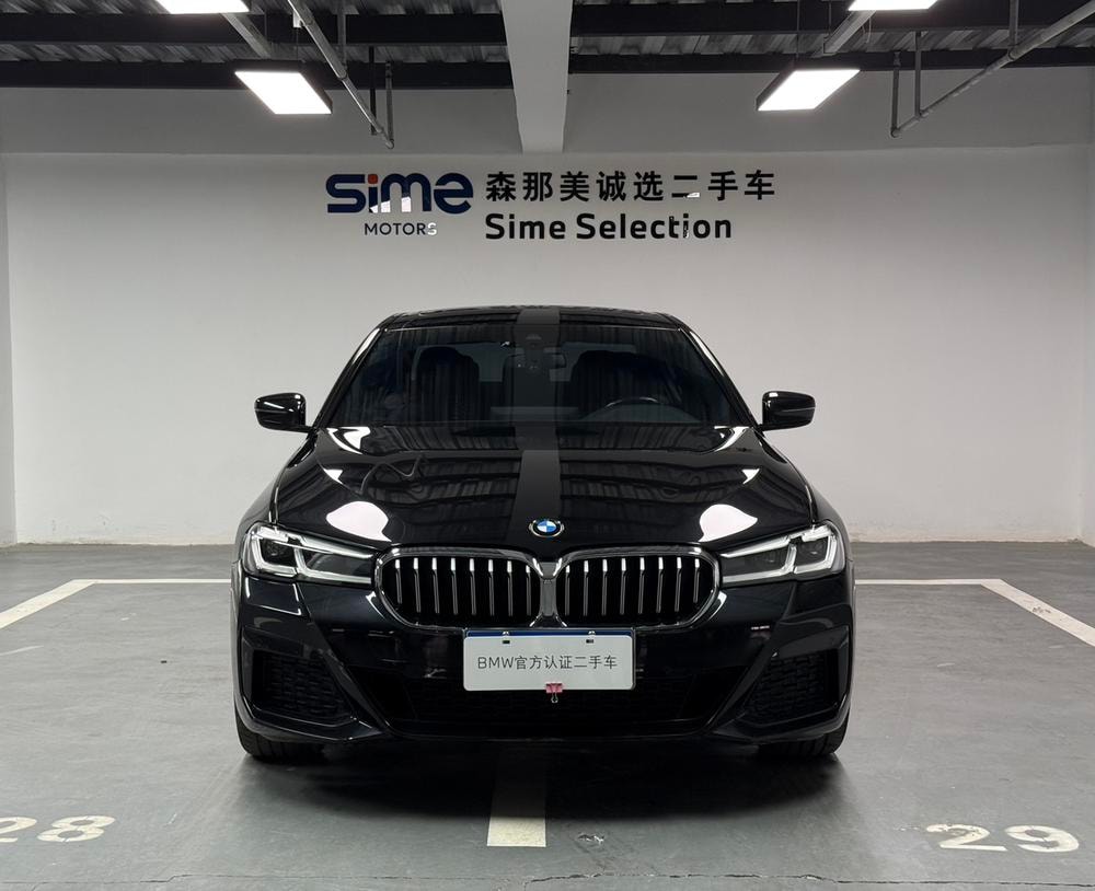 BMW 5-Series 2022 — фото автомобиля