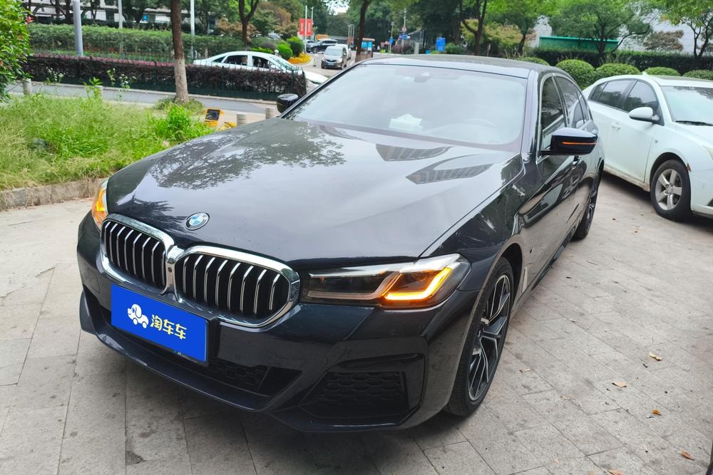BMW 5-Series 2021 — фото автомобиля