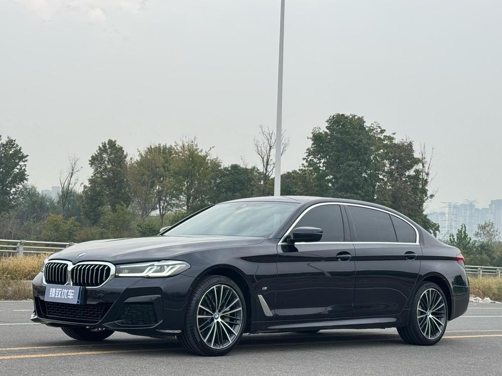 BMW 5-Series 2022 — фото автомобиля
