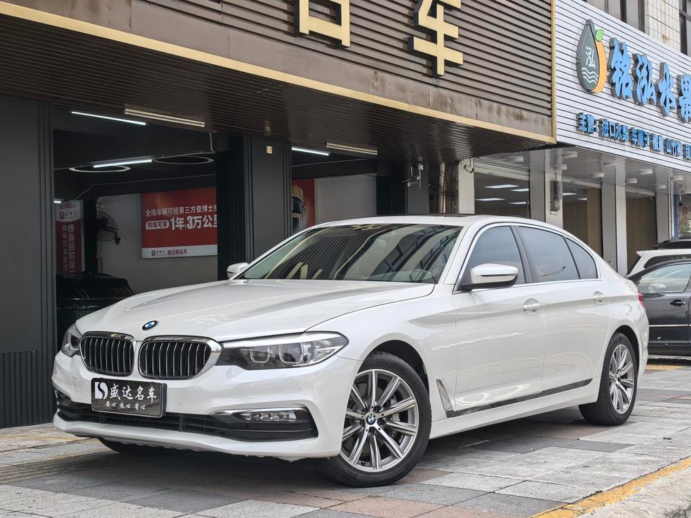 BMW 5-Series 2018 — фото автомобиля