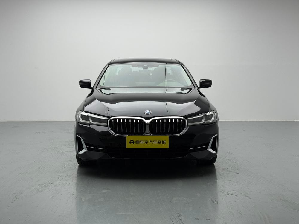 BMW 5-Series 2022 — фото автомобиля
